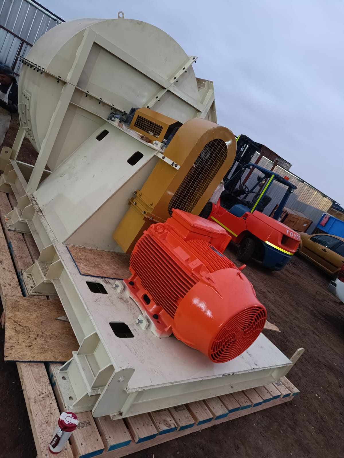 Ventilador centrífugo con motor eléctrico — Minera Escondida (BHP)