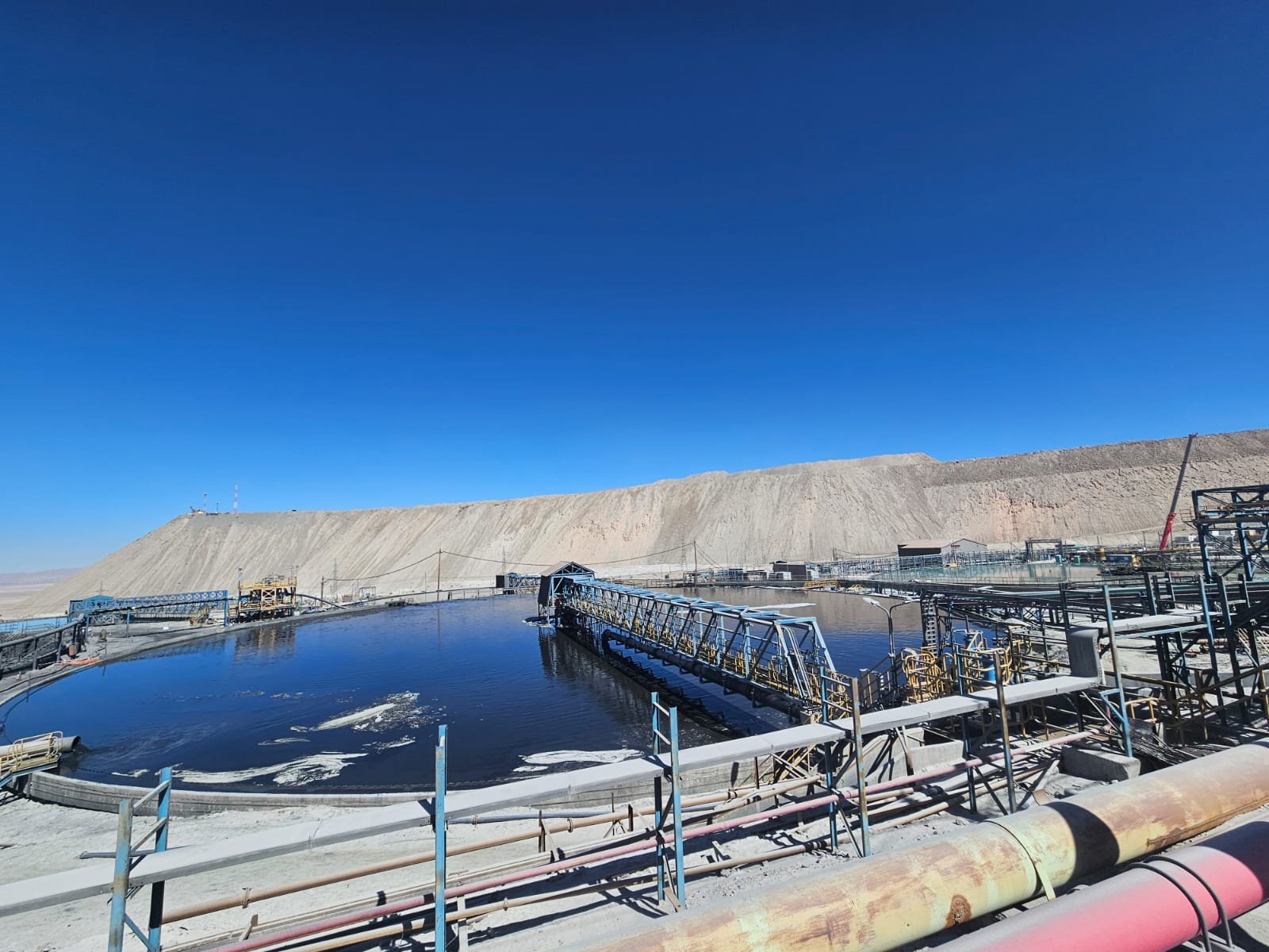 Espesador y puente rastrillador — Minera Codelco División Chuquicamata